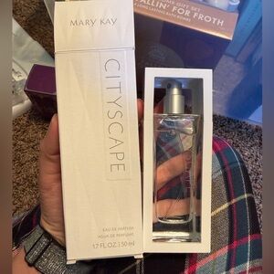 Mary Kay Cityscape Perfume - NiB